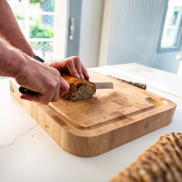 End wooden cutting board with leather handle