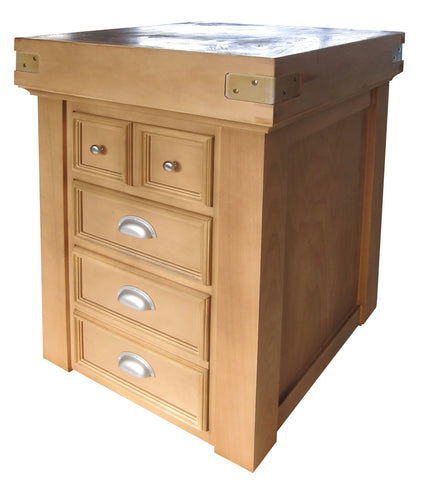Medium oak drawer cabinet with a charming log
